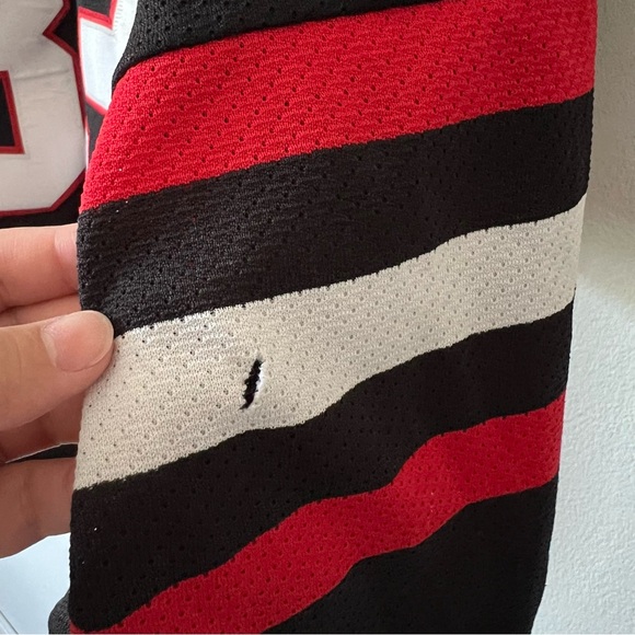 Vintage Chicago Blackhawks NHL Jersey Y2K Size Medium Made in Canada - Picture 10 of 12